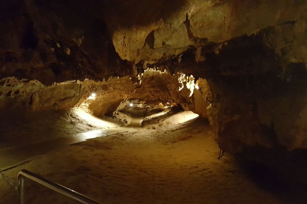 Špilja Vrelo