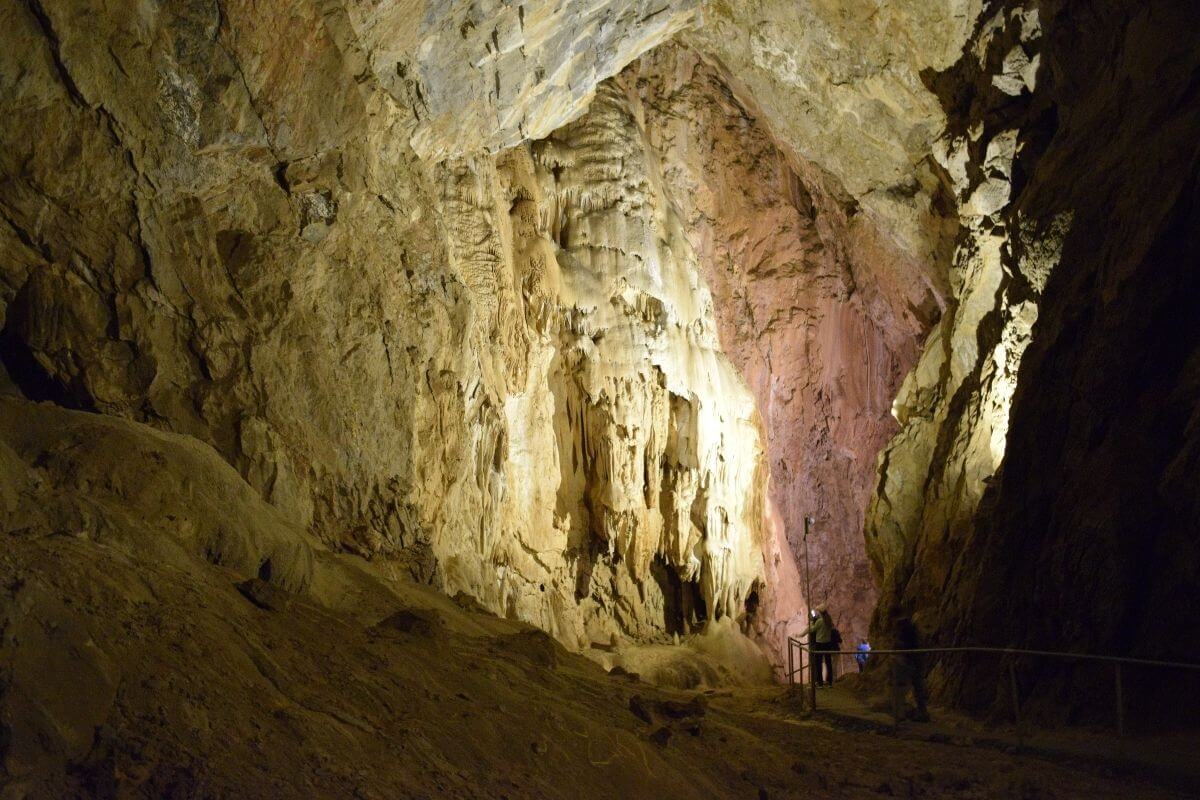 Špilja Lokvarka